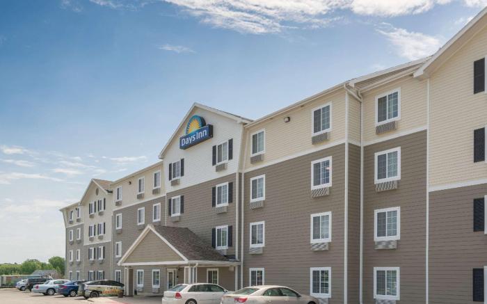 Days Inn & Suites by Wyndham Rochester South