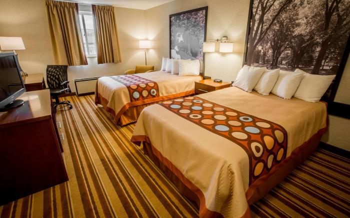 Super 8 By Wyndham State College