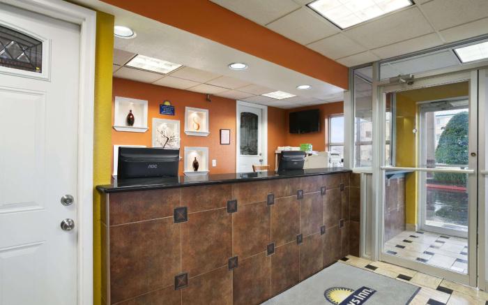 Days Inn by Wyndham Airport Nashville East