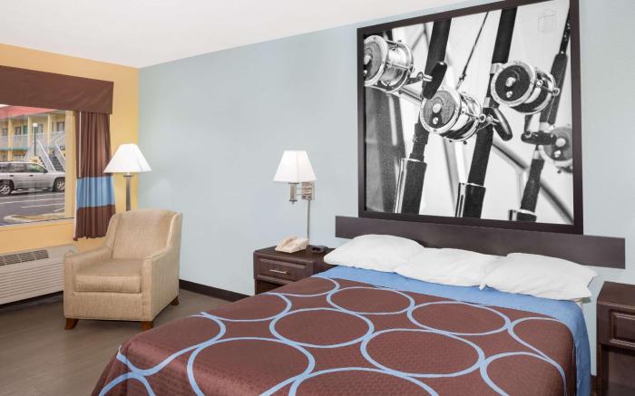 Super 8 By Wyndham Sarasota Near Siesta Key