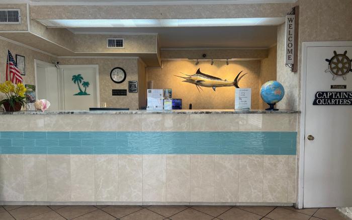 Hole Inn the Wall Hotel - Fort Walton Beach - Sunset Plaza - near Beaches & Hurlburt