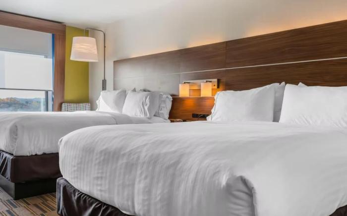 Holiday Inn Express & Suites Clarion By IHG