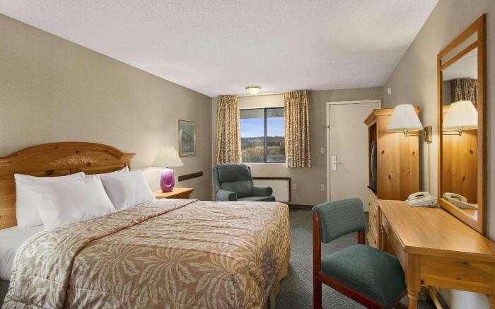 Days Inn by Wyndham Auburn