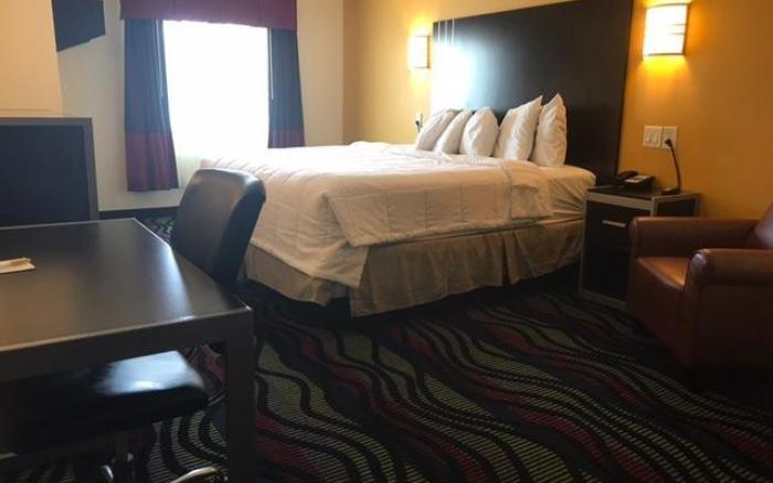 Days Inn & Suites by Wyndham Augusta Near Fort Eisenhower