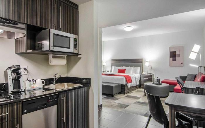 Best Western Plus Airport Inn & Suites