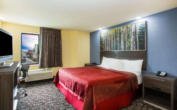 Days Inn by Wyndham Blue Springs