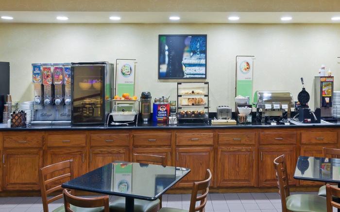 Country Inn & Suites by Radisson, Oklahoma City at Northwest Expressway, OK