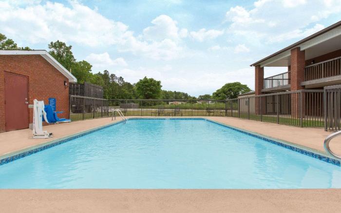 Days Inn by Wyndham Childersburg