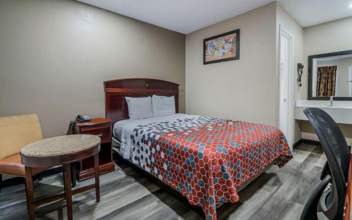 Super 8 by Wyndham Waco North I-35