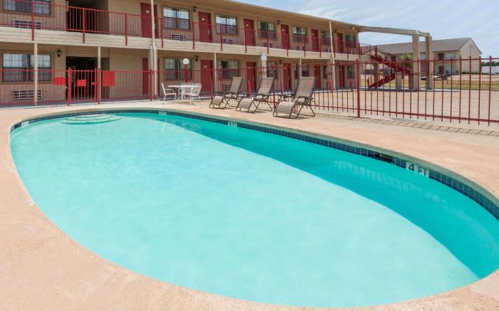Days Inn by Wyndham Canton