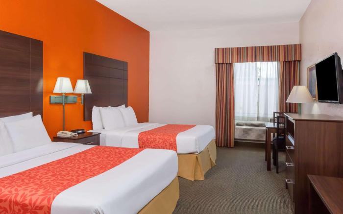 Days Inn & Suites by Wyndham Pasadena