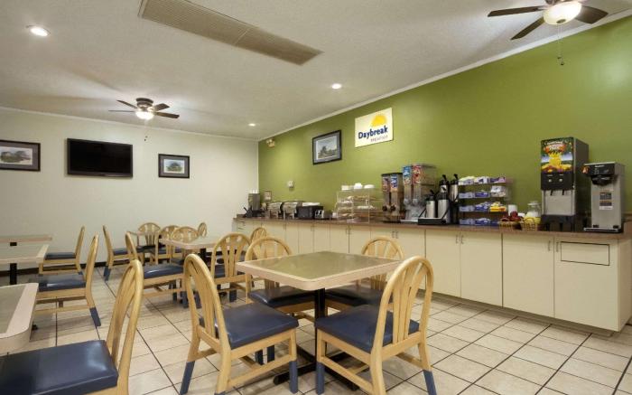 Days Inn by Wyndham Hardeeville/ I-95 State Line