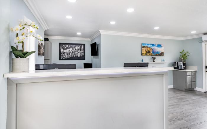 Aura Inn Monterey
