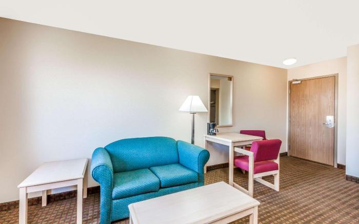 Super 8 By Wyndham Liverpool - Clay - Syracuse Area