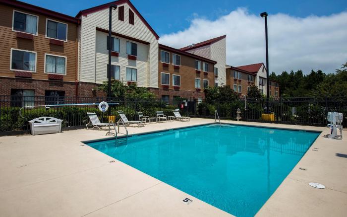 Red Roof Inn & Suites Savannah Airport