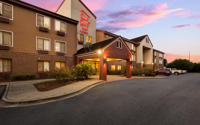 Red Roof Inn & Suites Savannah Airport