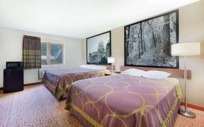 Super 8 By Wyndham Pella