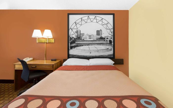 Super 8 By Wyndham Boone