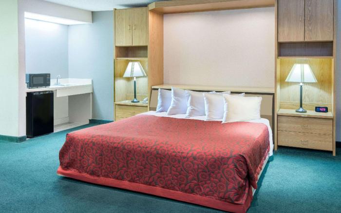 Days Inn by Wyndham Wooster