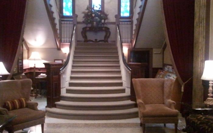 MarQueen Hotel