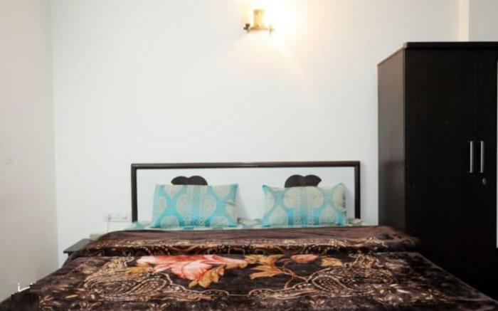 The Raveesh Rooms