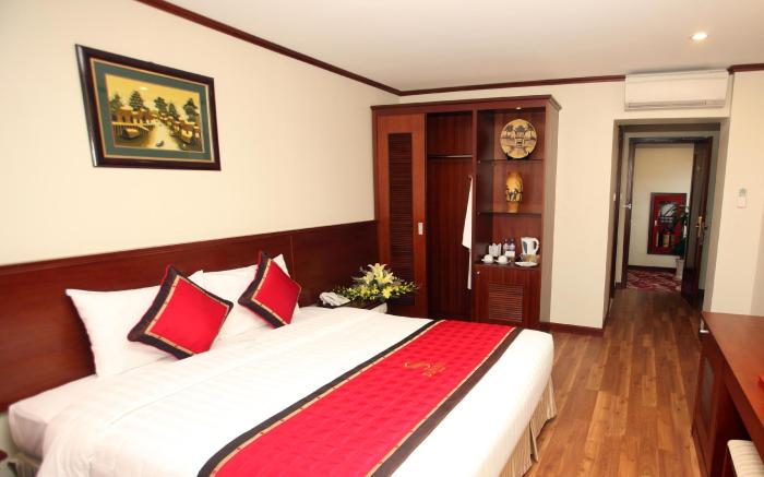 Sunny Hotel 3
