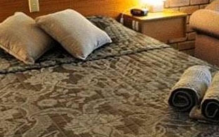 Statesman Motor Inn