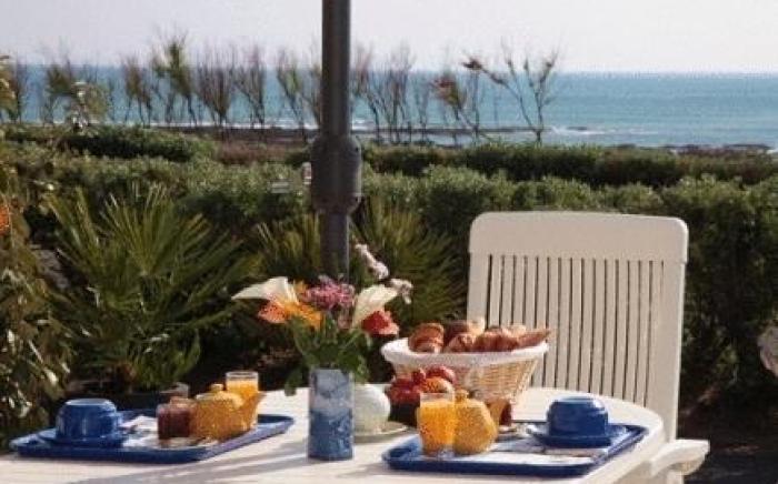 Logis Hotellerie Les Brisants , Restaurant J M Perochon