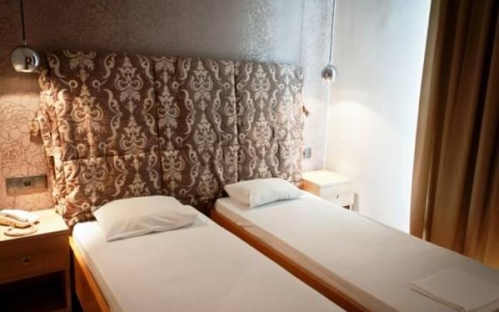 Metropolis Hotel