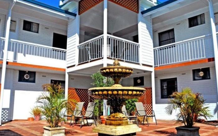 Dolphin Lodge