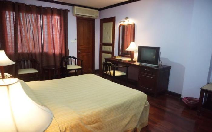 Vansana Riverside Hotel