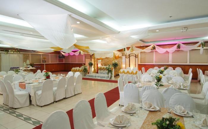 Golden Valley Hotel