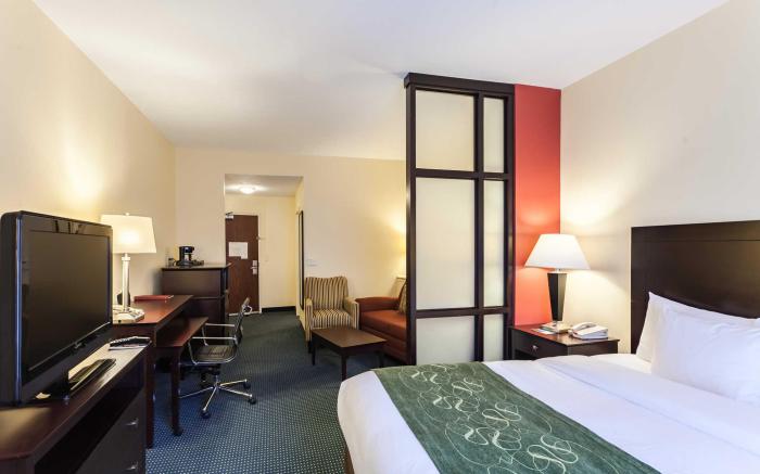Comfort Suites East Lincoln - Mall Area