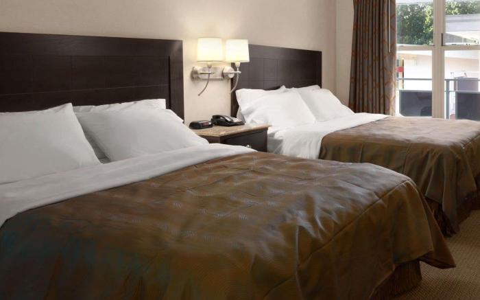 Ramada by Wyndham Rockville Centre