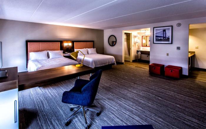 Hampton Inn & Suites Staten Island