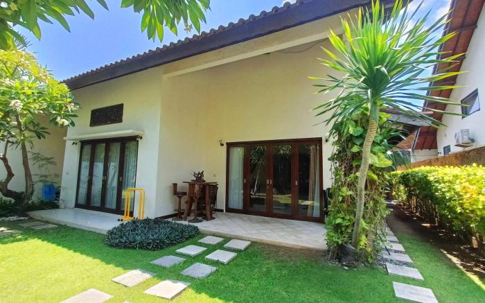 Villa Sayang Taman 9A-a short walk to beach