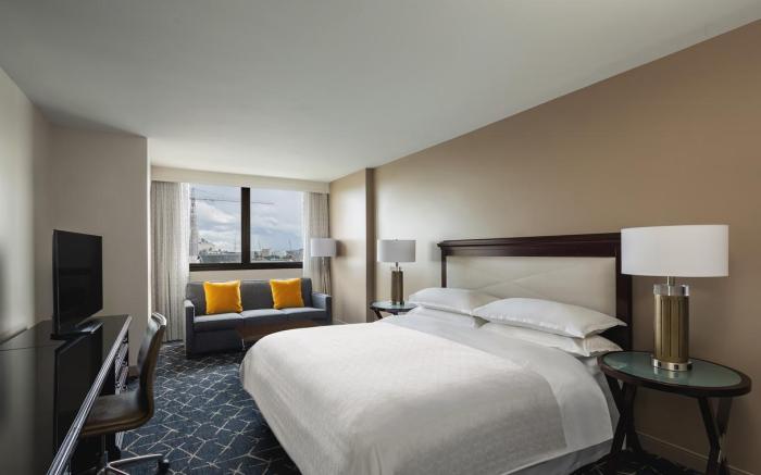 Sheraton Norfolk Waterside Hotel