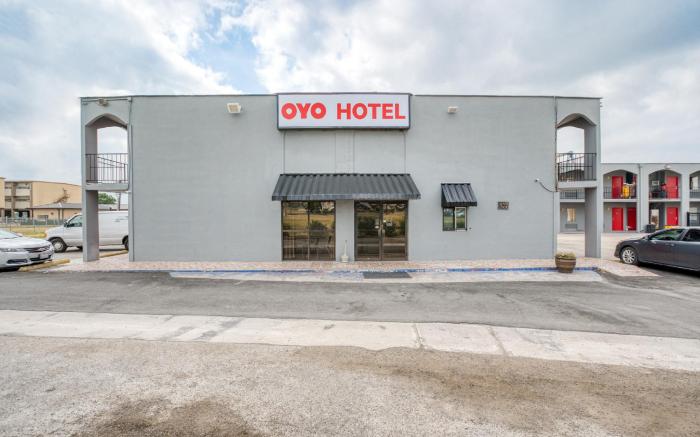 OYO Hotel San Antonio Lackland Air Force Base West