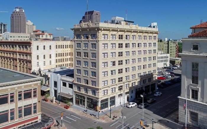 Hotel Gibbs Downtown Riverwalk