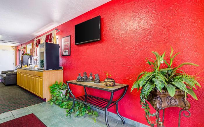 Econo Lodge Lansing - Leavenworth