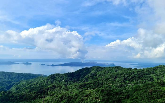The Red Keep Condotel Tagaytay w/ 55" TV & Netflix