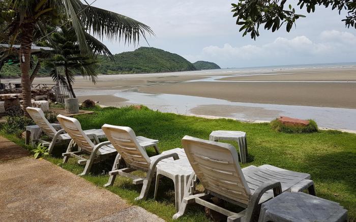 Charm De Chao Lao Resort