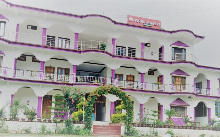 Jahnavi hotel