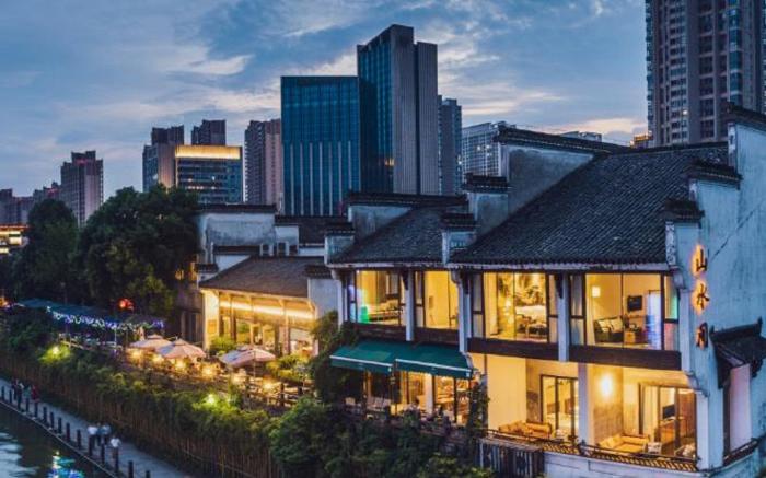 Shanshuijian Wei Hotel