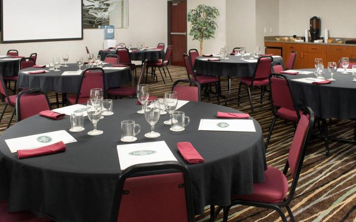 Holiday Inn Express and Suites Lincoln City By IHG