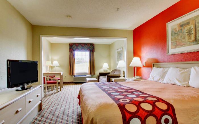 Centerstone Inn & Suites