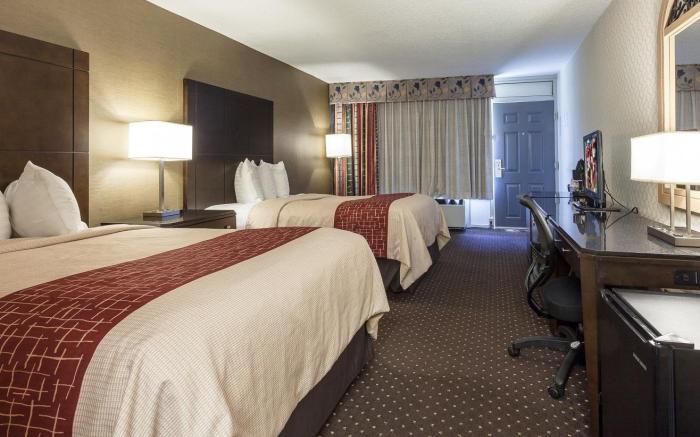 Red Roof Inn & Suites DeKalb