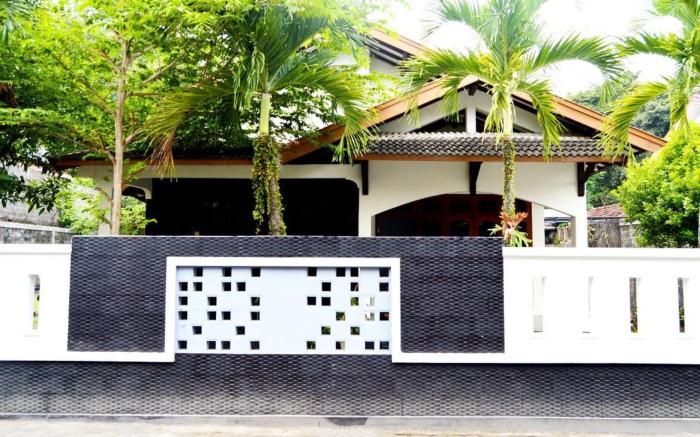 Garden Yard Homestay Jogja (family only)