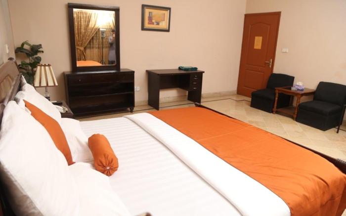 LUXURY INN - DELUXE ROOM