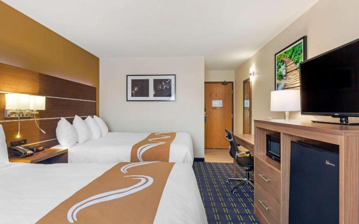 Quality Inn Lee - Lenox South